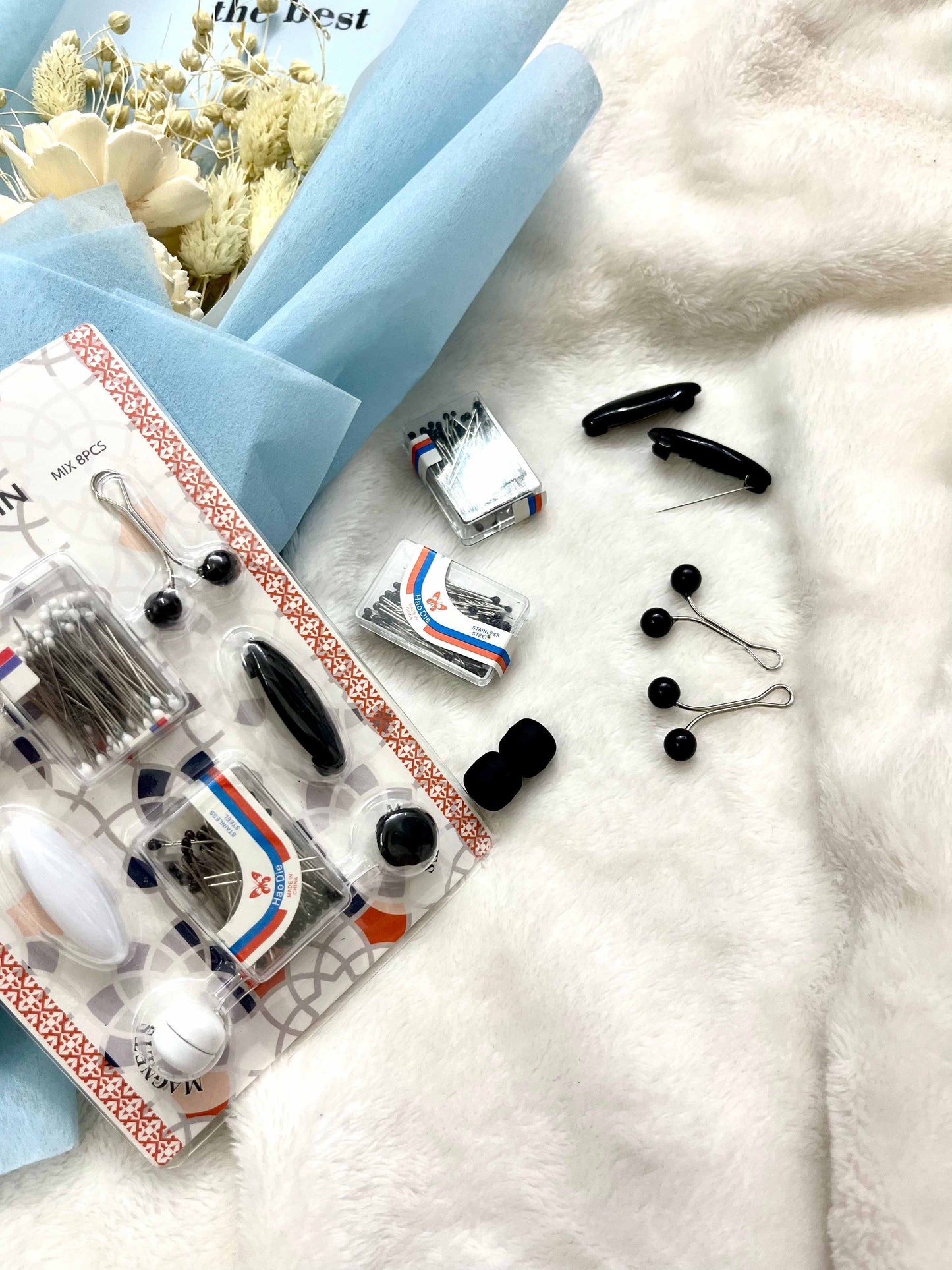 B&W Hijab Pin Set