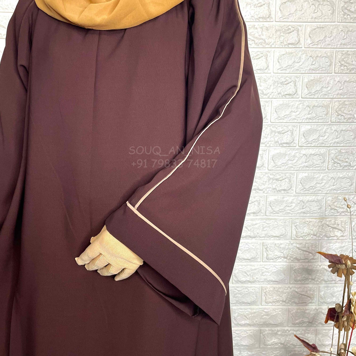 Abaya with contrast piping