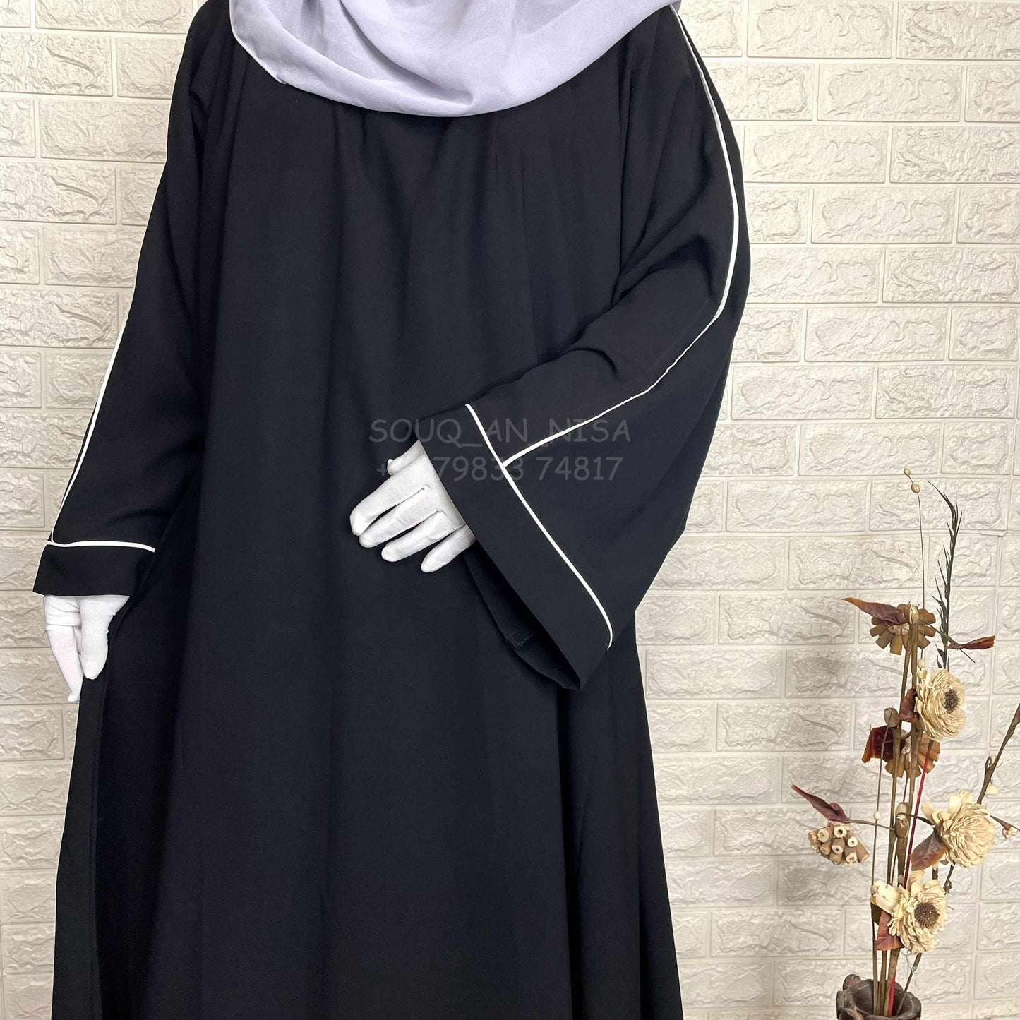 Abaya with contrast piping