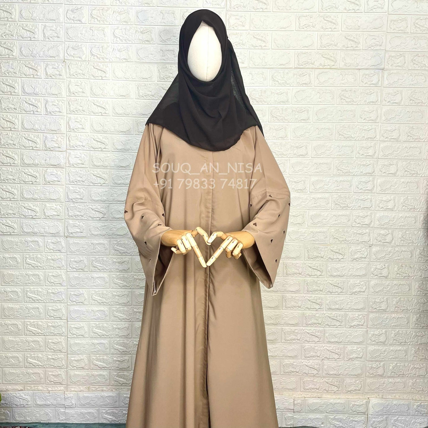 Beige Qalb Abaya