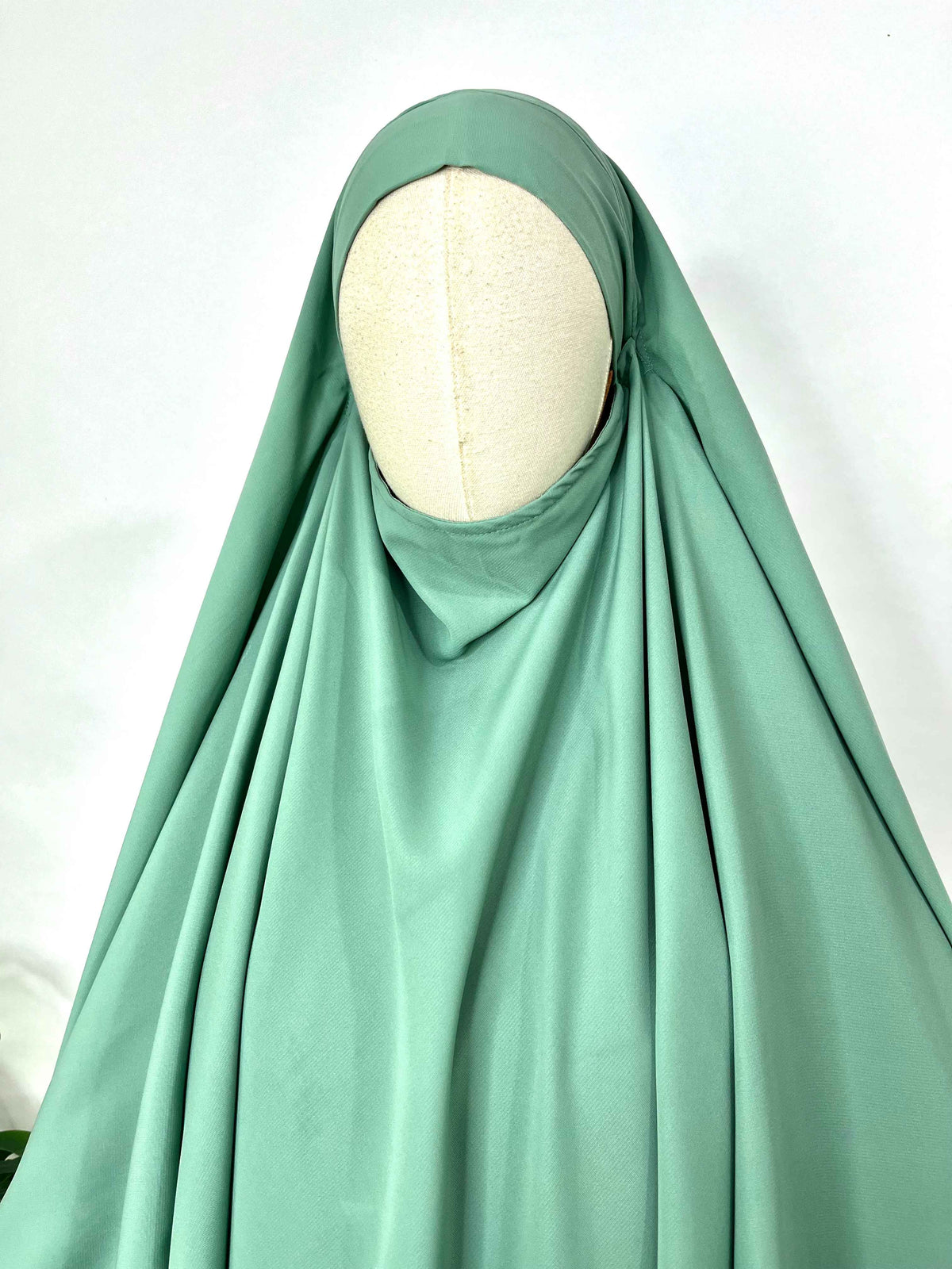 Emerald Round Khimar