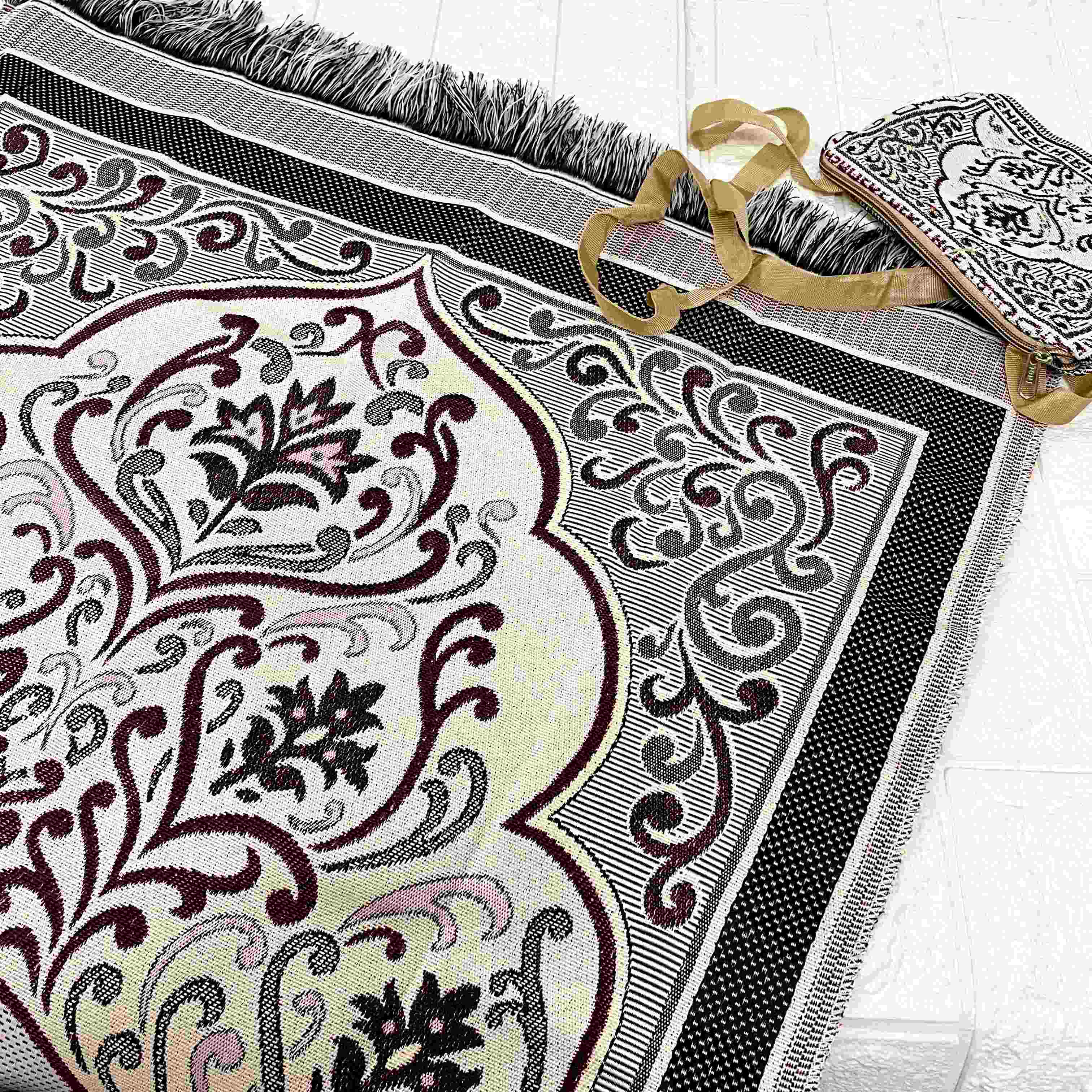 Premium Quality Velvet Prayer Rug – Souq an nisa